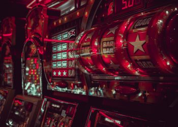 La comunidad de Valencia y Madrid son líderes en juego presencial pero se suman a la “ola del online”