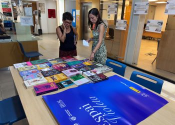 Sueca amplía su fondo bibliográfico con libros sobre feminismo, igualdad y diversidad