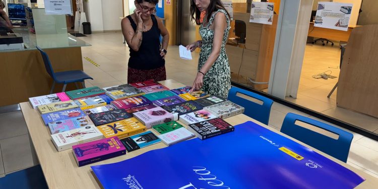 Sueca amplía su fondo bibliográfico con libros sobre feminismo, igualdad y diversidad