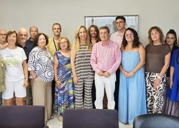 Sanidad refuerza el diálogo social con un acuerdo que mejora las condiciones laborales en el Departamento de Salud de Manises