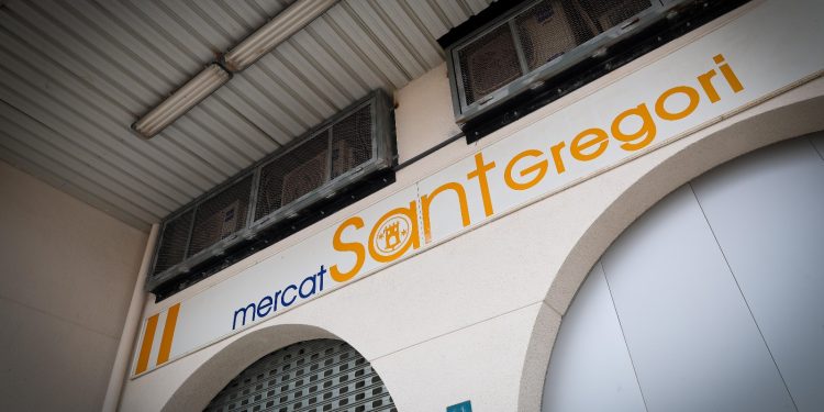 El Mercado Sant Gregori inicia una nueva etapa tras su remodelación