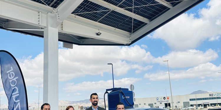 Cox estrena una estación ultrarrápida en la apuesta valenciana por la movilidad eléctrica