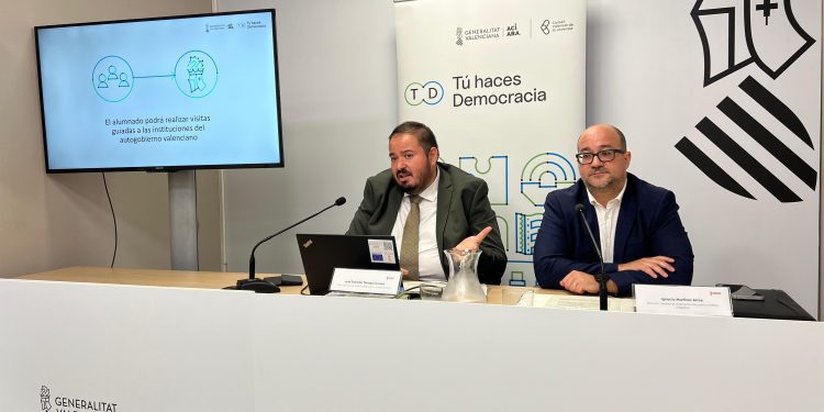 La Generalitat acerca las instituciones a los jóvenes con el programa ‘Tú haces Democracia’