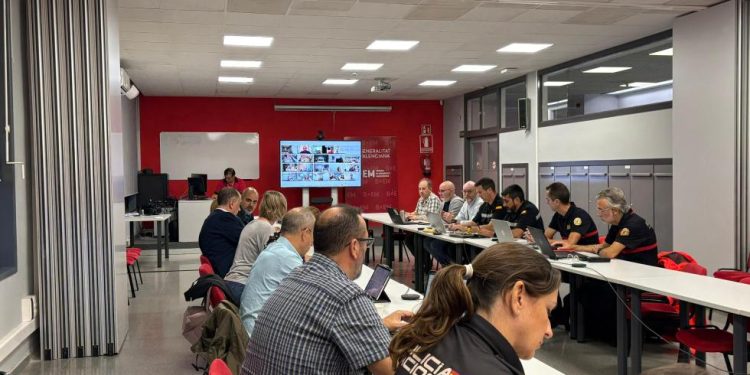 Valderrama pide extremar precauciones ante la alerta roja por lluvias en la Comunitat