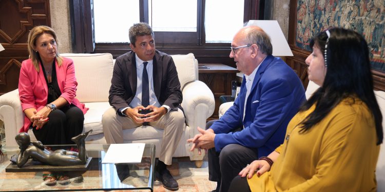 Mazón aborda con SOS Desaparecidos nuevas ayudas y necesidades del colectivo