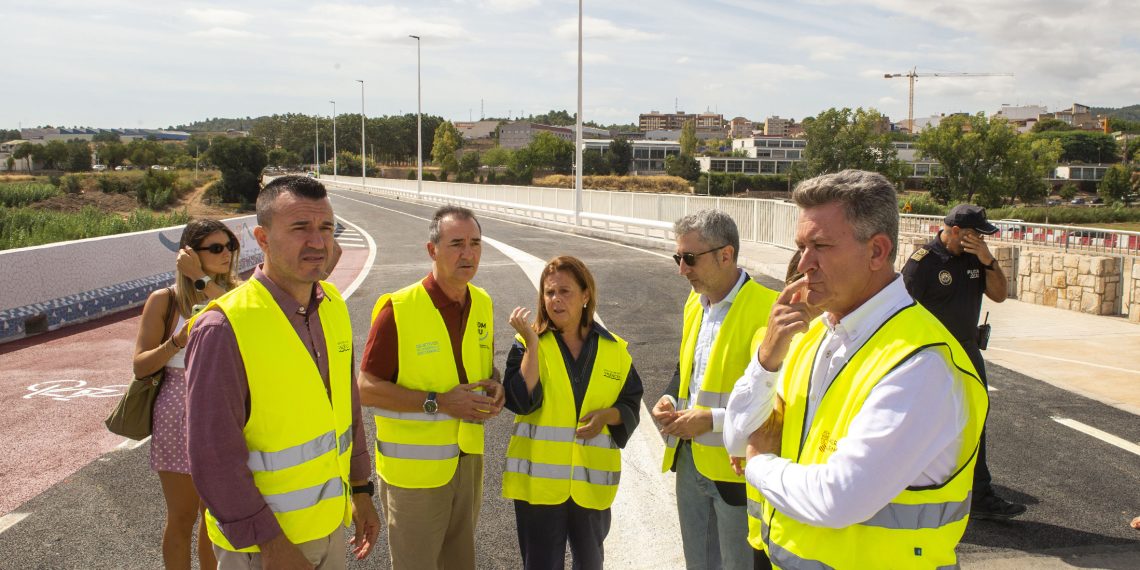 La Diputación de Valencia reabre el puente que recupera la conexión entre Riba-roja y las urbanizaciones del margen norte del río Túria