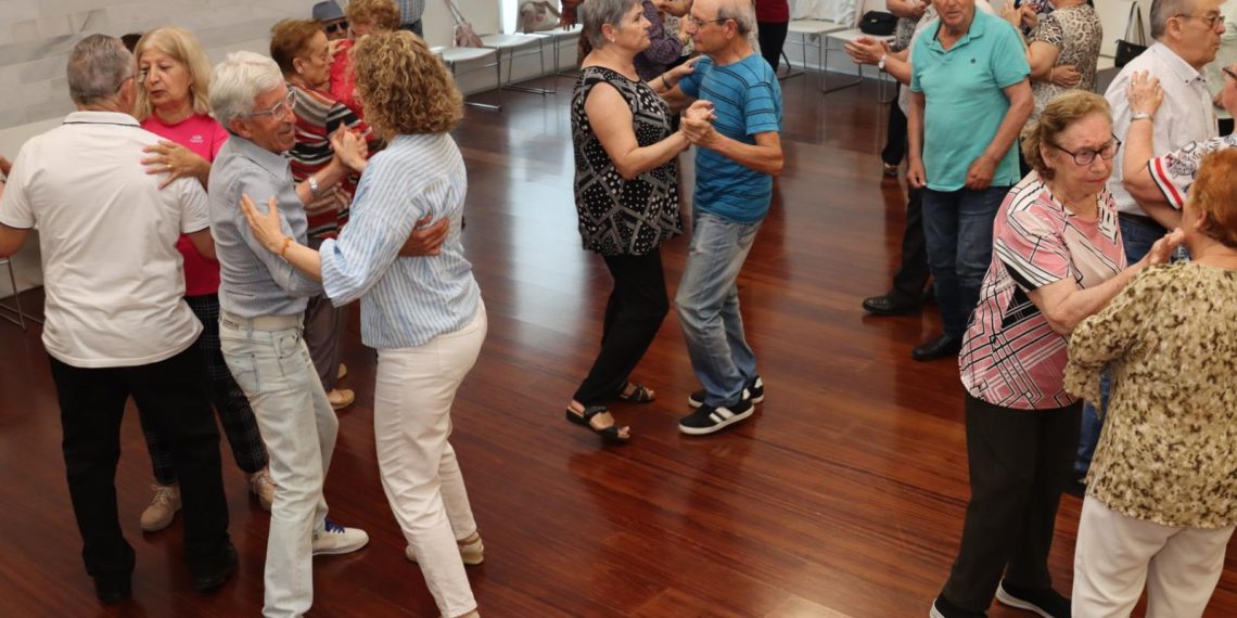 Torrent recupera el baile de los mayores con cuatro días de actividad a la semana