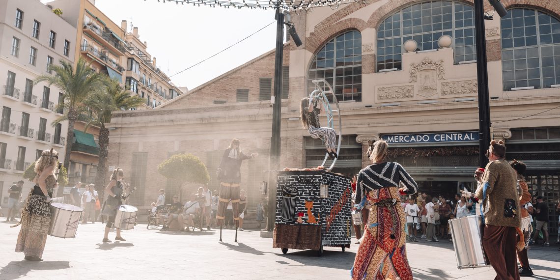 Valencia y Alicante se transforman en un gran escenario urbano con ‘Les arts escèniques valencianes… COMENCEM!’