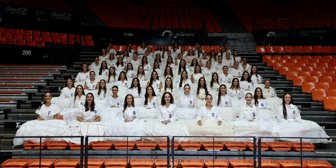 À Punt retransmite la elección de las candidatas a falleras mayores de Valencia desde el Roig Arena