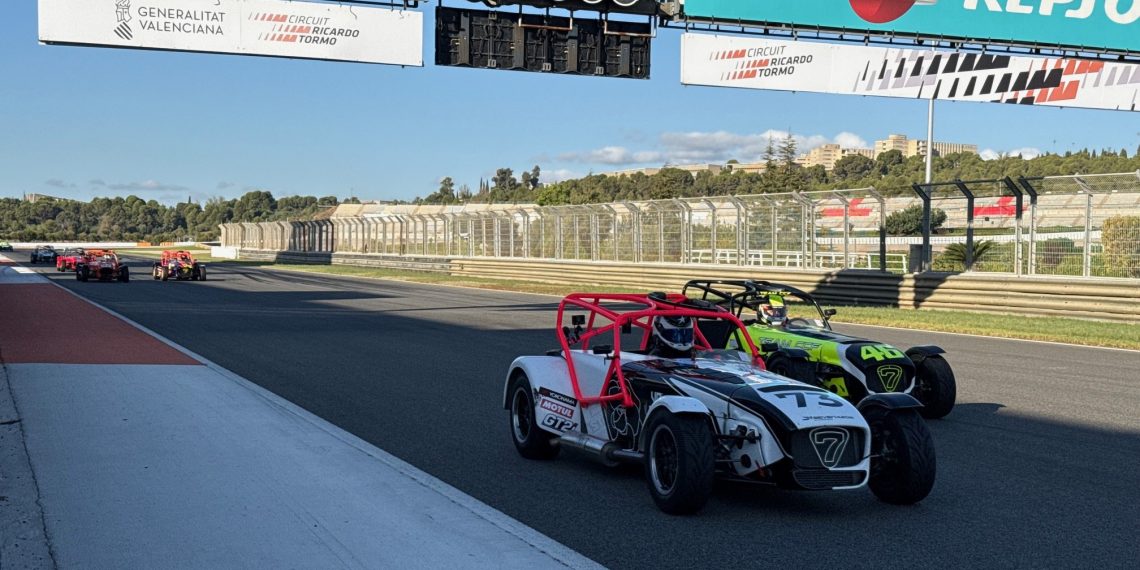 El Circuit Ricardo Tormo acoge un encuentro internacional de Caterham Motorsport con pilotos de Francia y Portugal