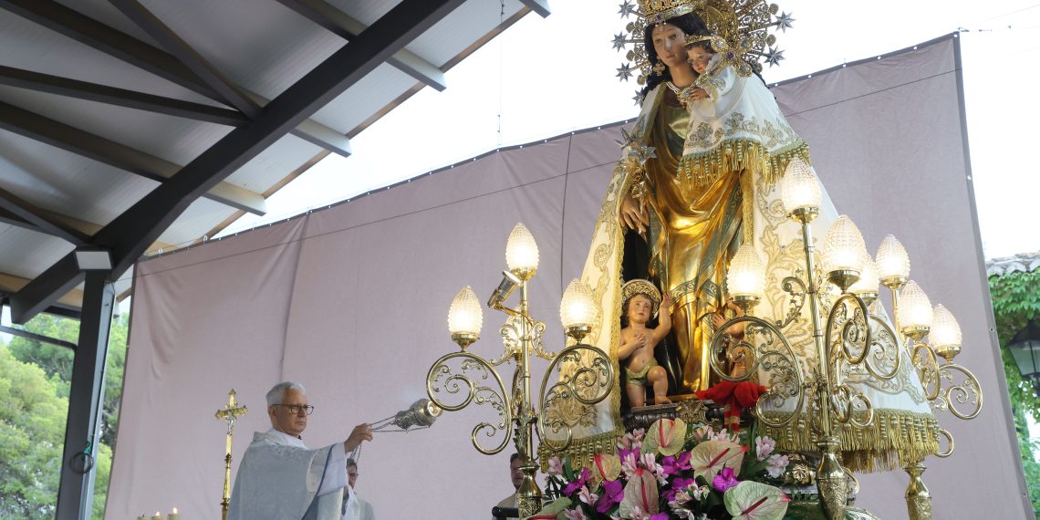 La imagen peregrina de la Virgen de los Desamparados visita este fin de semana la localidad valenciana de Náquera.