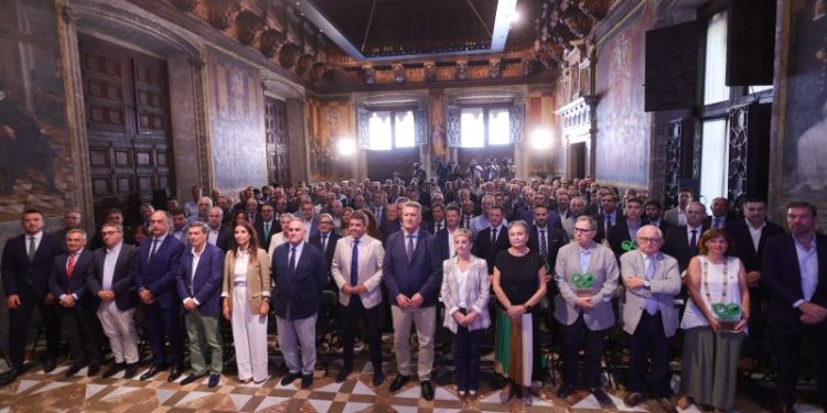 Mazón reivindica la rápida reconstrucción tras las riadas en la Comunitat