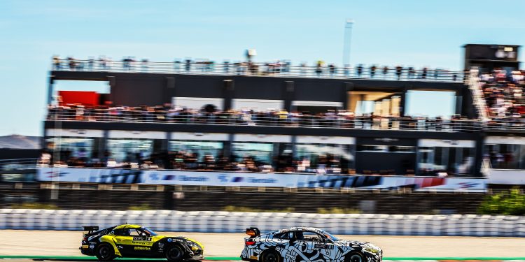 Velocidad y clásicos se dan cita en el Iberian Racing Festival de Cheste