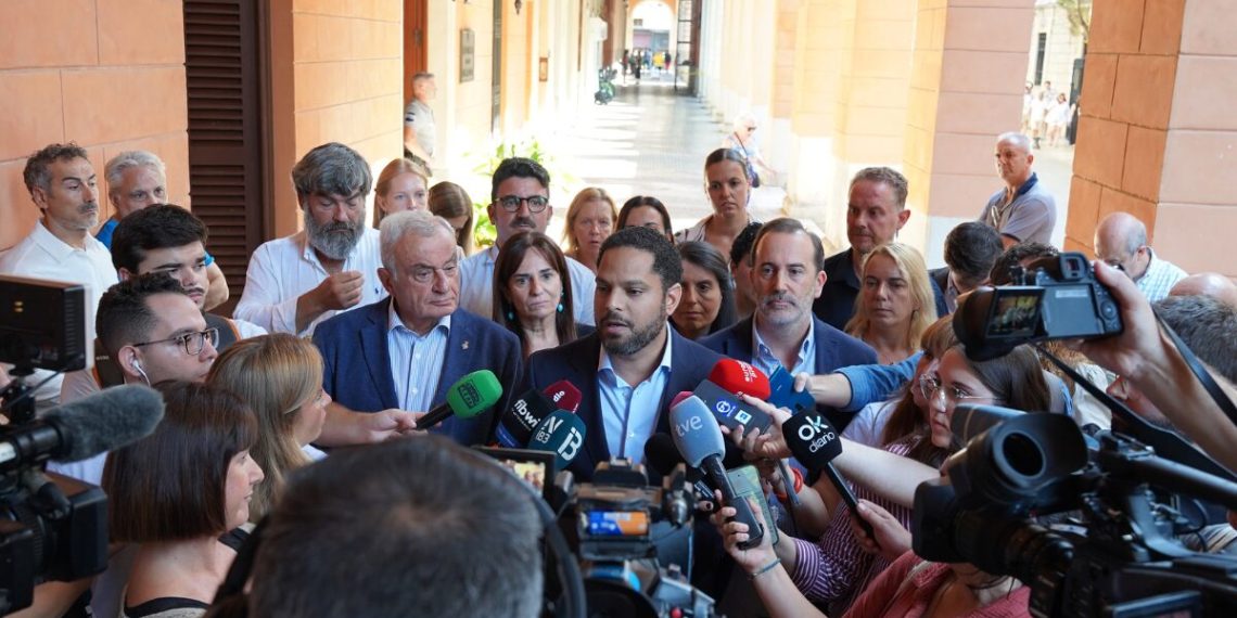 VOX señala a Sánchez como “el mayor responsable de la invasión migratoria y del aumento de la criminalidad en España”