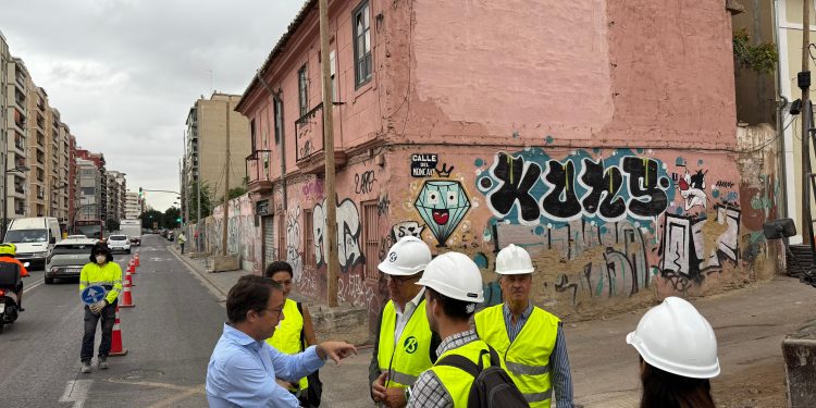 Valencia inicia las obras para ensanchar la “acera de la muerte”