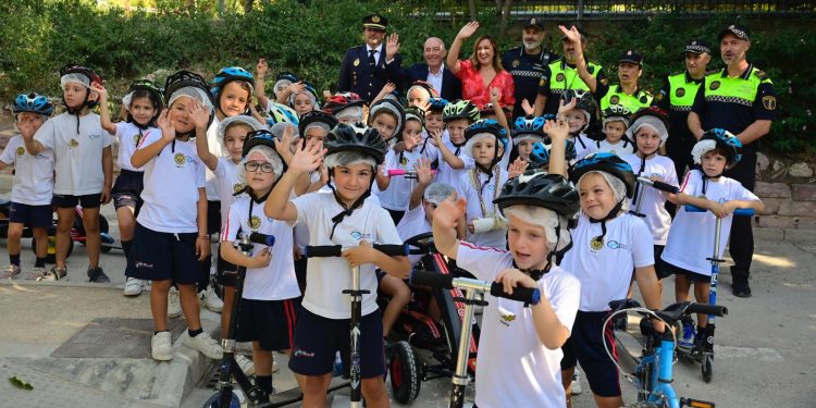 Catalá destaca el impulso a la educación vial en el parque infantil de tráfico de Vivers