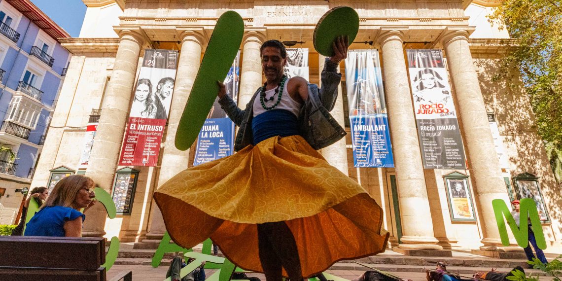 AVETID saca las artes escénicas a las calles para invitar a disfrutar de la Temporada 2025-2026