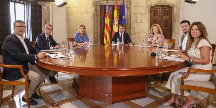 Mazón anuncia la construcción de 80 viviendas industrializadas para afectados por las riadas de Torrent y Albal