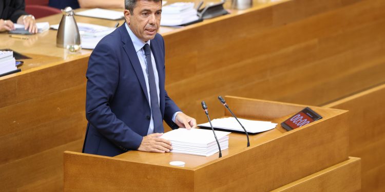 Mazón anuncia cambios en la Acadèmia de la Llengua y 44 medidas para impulsar la Comunitat