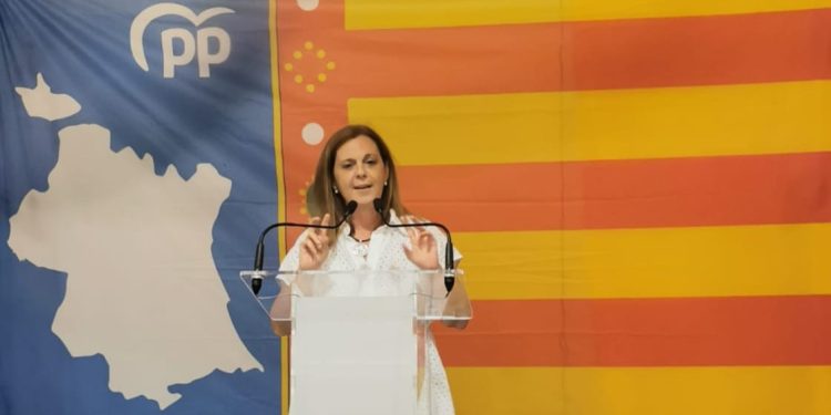 El PP exige la dimisión de Albares por excluir al valenciano