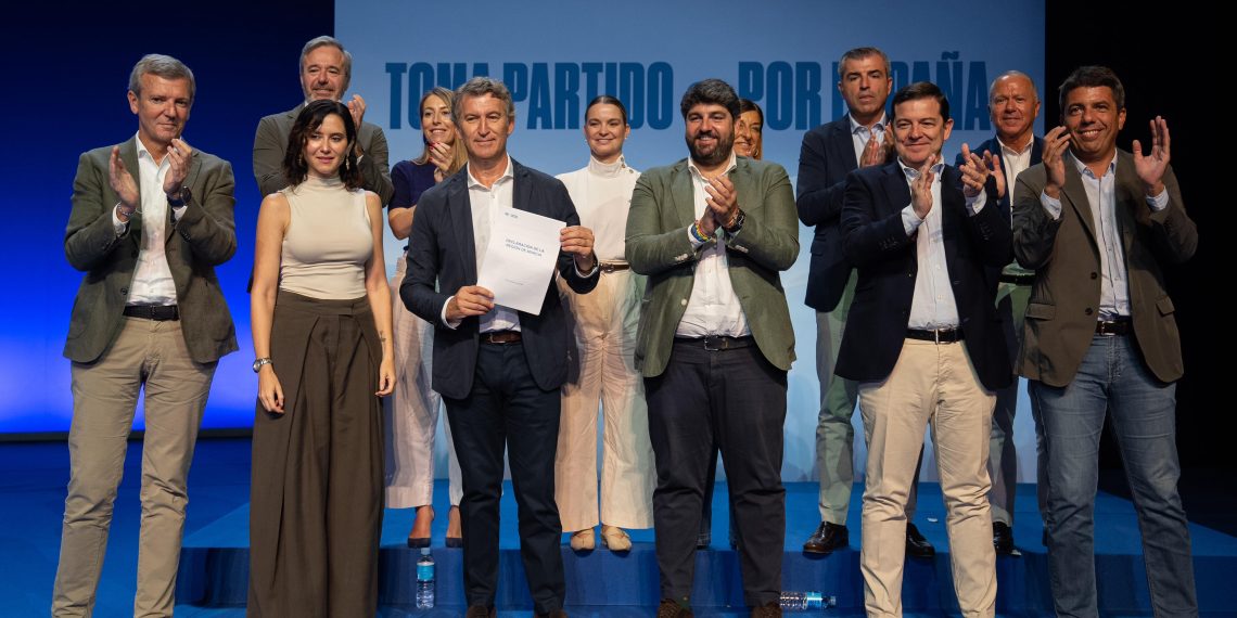 Carlos Mazón participa en la cumbre del PP en Murcia y firma la ‘Declaración de Murcia’