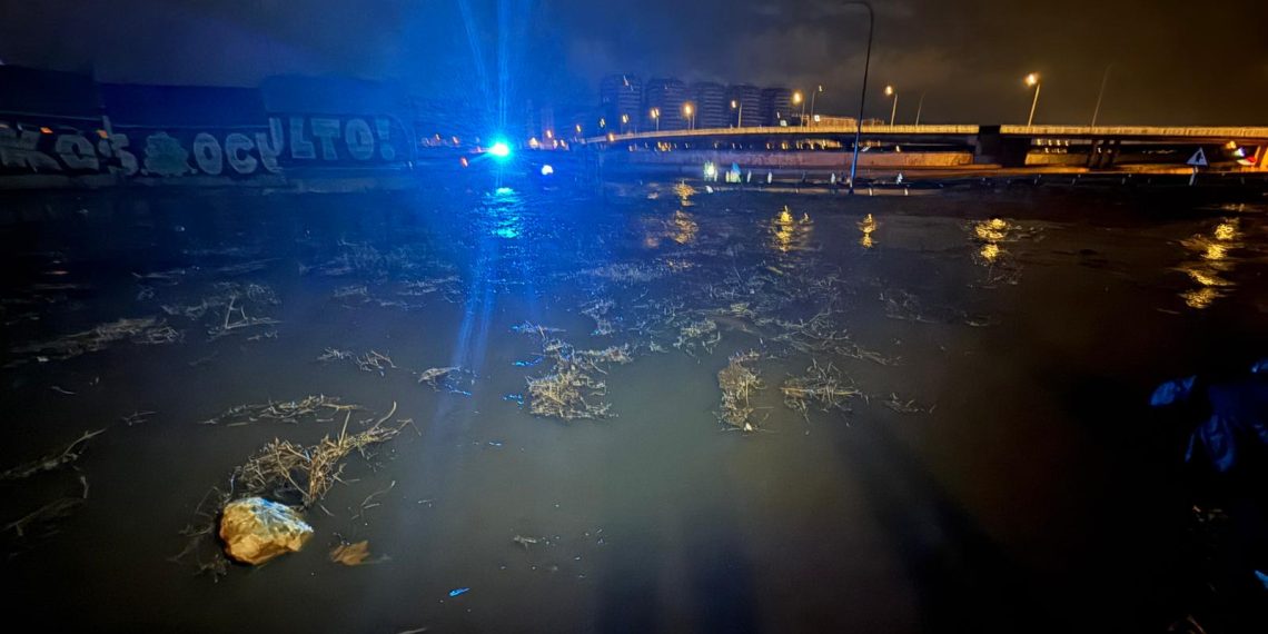 La lluvia deja una noche tranquila en Valencia sin incidencias graves