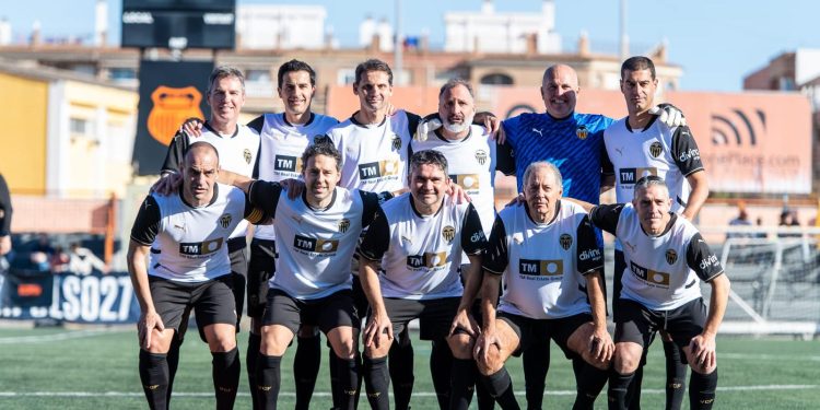 Homenaje de leyendas Valencia CF a Antonio Puchades en Sueca