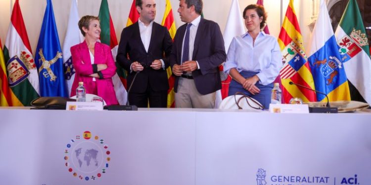 Carlos Mazón recibe al ministro de Economía en el Consejo Interterritorial de Internacionalización