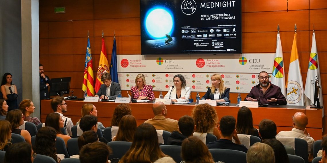 La CEU UCH convierte su sede en Valencia en un laboratorio abierto para celebrar la Noche Mediterránea de las Investigadoras