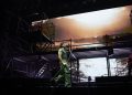Sebastián Yatra se fusiona con su público en el “Entre Tanta Gente Summer Tour” en Roig Arena