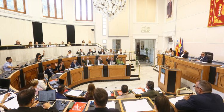 La Diputación de Alicante aprueba la nueva ordenanza de subvenciones para reducir la burocracia y agilizar las ayudas