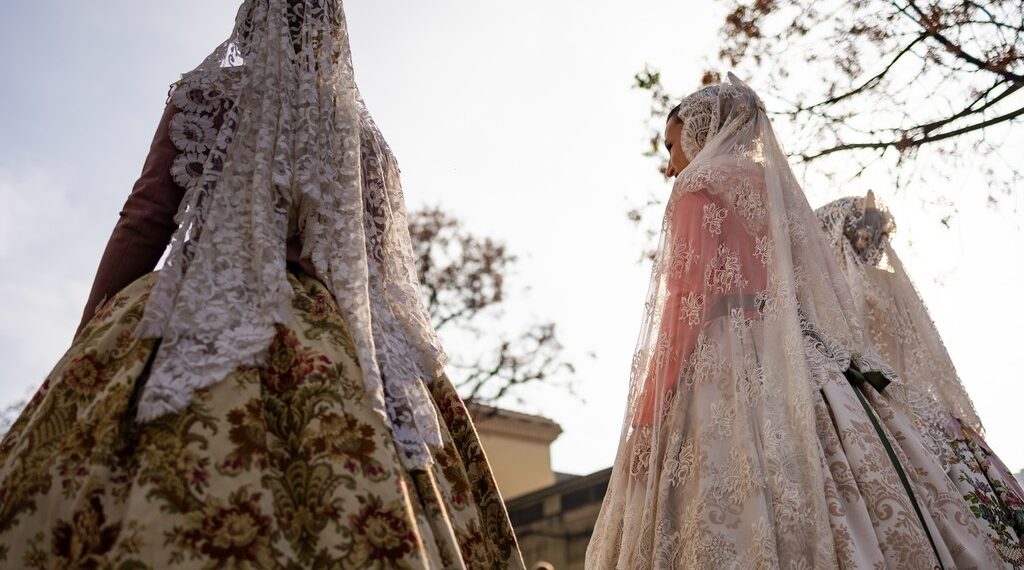 La alcaldesa dará a conocer esta tarde el nombre de las falleras mayores 2026