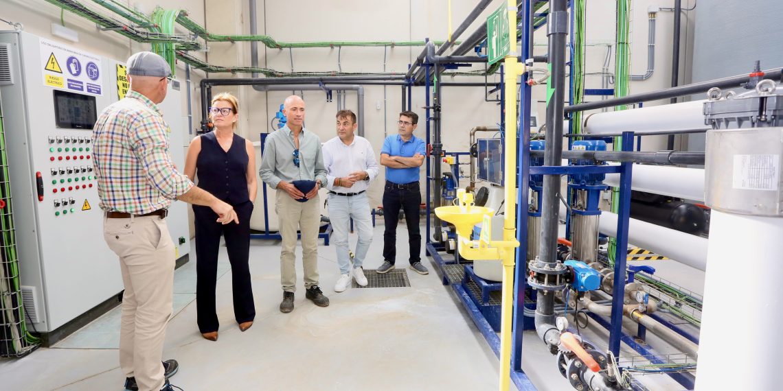 Ana Serna analiza en Relleu soluciones para mejorar el abastecimiento de agua