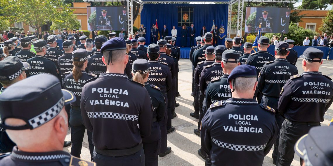 La Policía Local de Valencia condecorará, en el día de su patrón, a los agentes que participaron en rescates extremos durante la dana