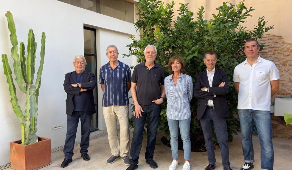 Jurados de la IV Bienal de pintura Mª Isabel Comenge: Rafael Alcón, Salvador Torres, Horacio Silva, Isabel Pérez, Enrique Vázquez y Oliver Johnson. Foto: CMCV