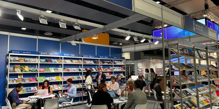 La Generalitat impulsa la proyección internacional de la industria editorial valenciana en la Feria LIBER 2025