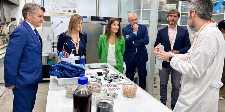 Ruth Merino reafirma el compromiso del Consell con la innovación energética durante su visita al Instituto Tecnológico de la Energía