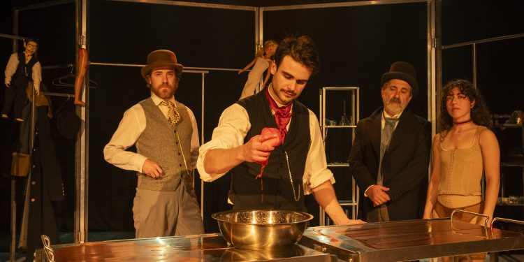 El Teatre Arniches inaugura su temporada con teatro valenciano y música internacional