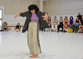 Espai LaGranja organiza tres proyectos que conectan la investigación coreográfica, la performance y la conversación abierta con colectivos de jóvenes