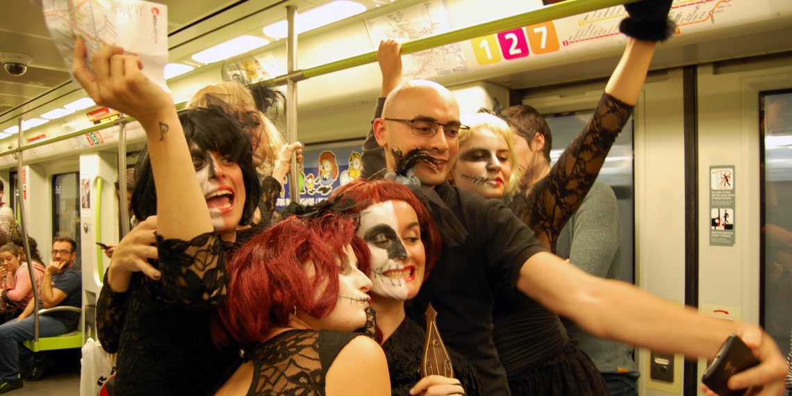 Metrovalencia amplía el viernes el servicio nocturno con motivo de la noche de Halloween y la víspera de Todos los Santos