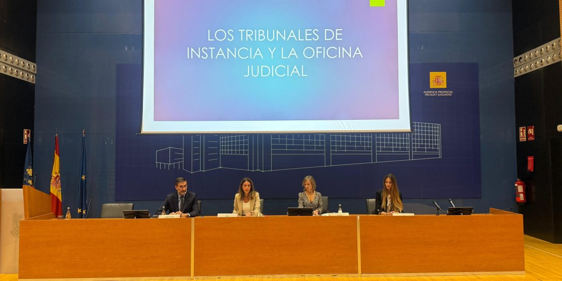 Nuria Martínez agradece la implicación del personal judicial en la aplicación de la nueva Ley de Eficiencia del Servicio Público de Justicia