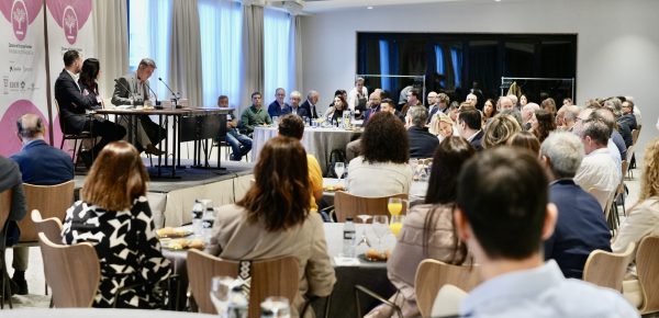 Asistentes al encuentro “Más allá del relevo habitual”, organizado por la Cátedra de Empresa Familiar de la Universidad de Valencia.