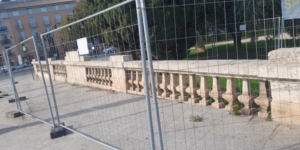 Balaustrada de la plaza de la Crida