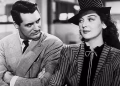 Cary Grant y Rosalind Russell en una escena de His Girl Friday (Howard Hawks, 1940), clásico de la comedia romántica ambientado en una redacción periodística.