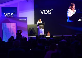 El Valencia Digital Summit reúne a 12.000 participantes presenciales y 20.000 online en Valencia.