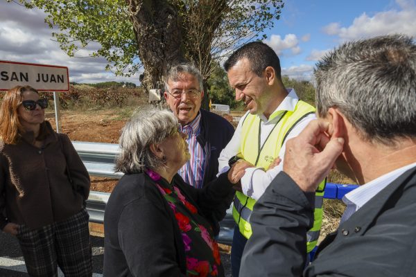 El presidente de la Diputación, Vicent Mompó, destaca la importancia de recuperar la conexión entre Requena y sus pedanías tras la dana.