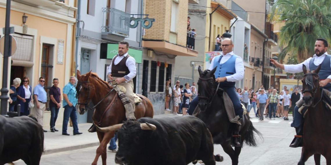 À Punt retransmite la entrada de toros y caballos de Cheste