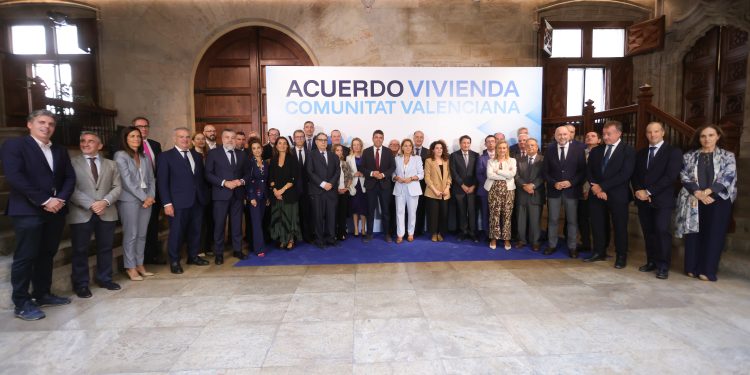 Carlos Mazón destaca la construcción de más de 4.000 viviendas de protección pública en dos años