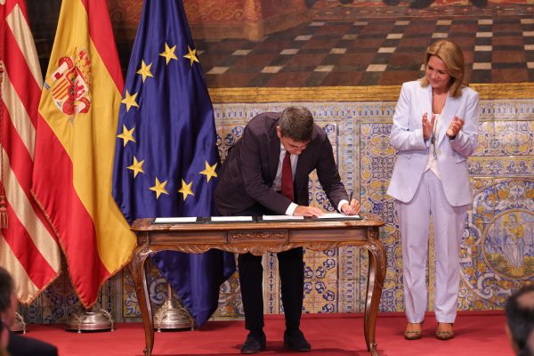 Carlos Mazón destaca la construcción de más de 4.000 viviendas de protección pública en dos años de Gobierno.