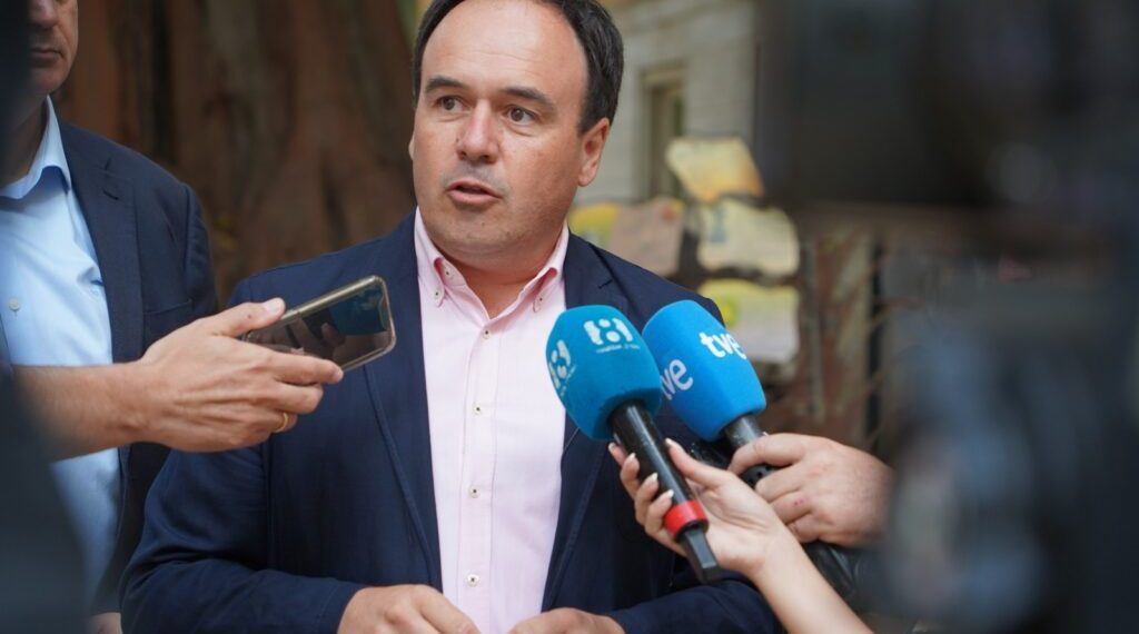 Juanfran Pérez, síndic del GPP en Les Corts, exige al Gobierno de Pedro Sánchez que pague ya las ayudas de la DANA y denuncia la politización del dolor de las víctimas.